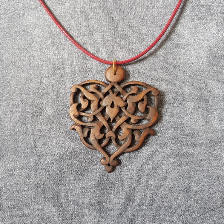 گردنبند چوبی