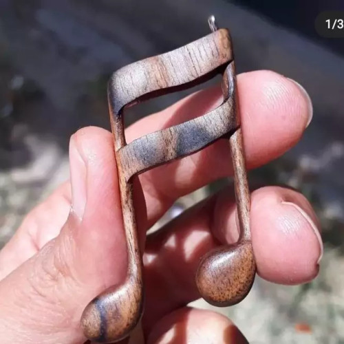گردنبند چوبی نت دولا چنگ با چوب گردو