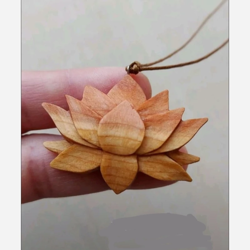 گردنبند چوبی لوتوس با چوب زبان گنجشک