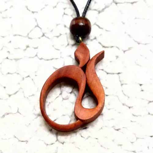 گردنبند چوبی کلمه نه با چوب تاوی