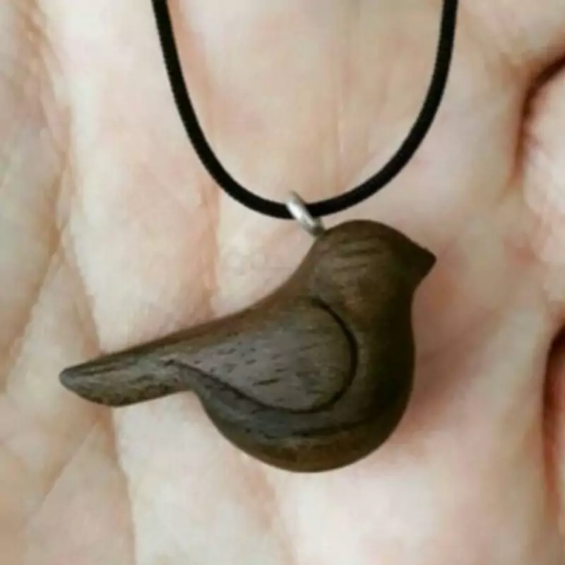 گردنبند چوبی پرنده با چوب گردو تیره