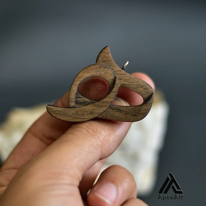 گردنبند چوبی طرح ه دو چشم