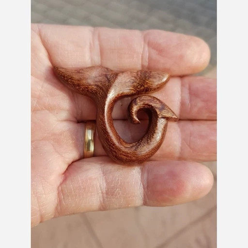 گردنبند چوبی دم نهنگ