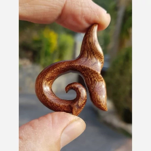 گردنبند چوبی دم نهنگ