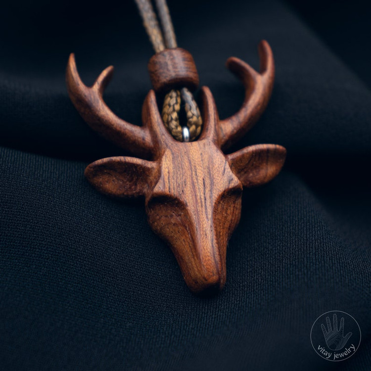 گردنبند سر گوزن چوبی