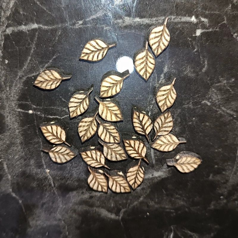 مهره دستبند چوبی طرح برگ