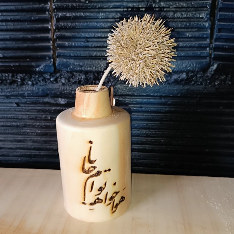 گلدان چوبی خراطی شده با حکاکی متن